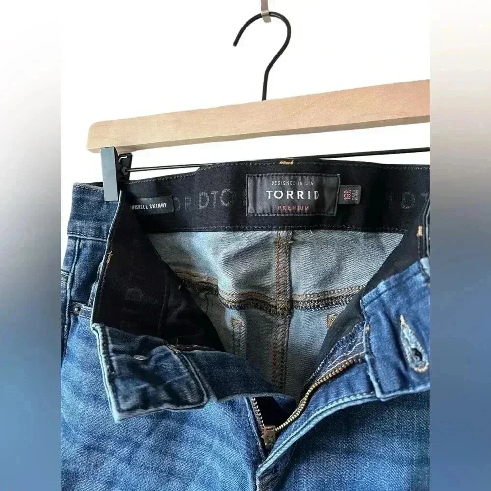 Torrid Women's Premium Bombshell Skinny Medium Wash Jeans 16R - Picture 2 of 6